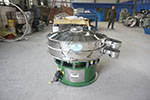 1000型三次元振動篩，產量可達1100kg/h。